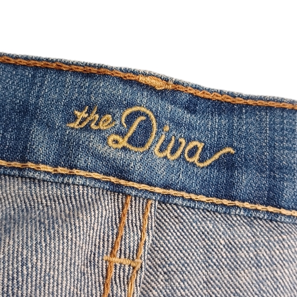 OLD NAVY The Diva Medium Blue Jeans 10 Short - Picture 3 of 6
